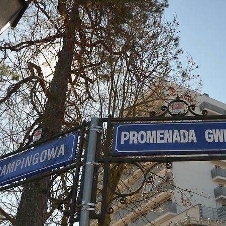 Maly Przytulny Apartament Z Widokiem Na Morze - Po Remoncie Apartment Miedzyzdroje Exterior photo